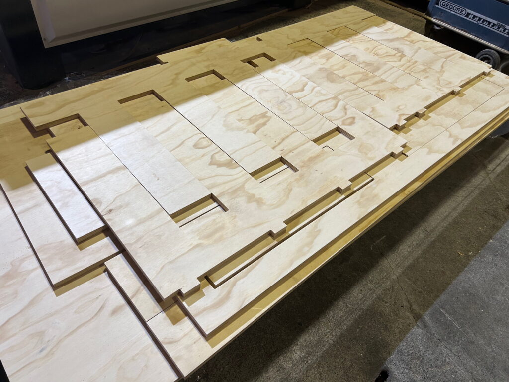 houten camper uitschuif bed op maat gemaakt op aanvraag in utrecht cnc houtbewerking