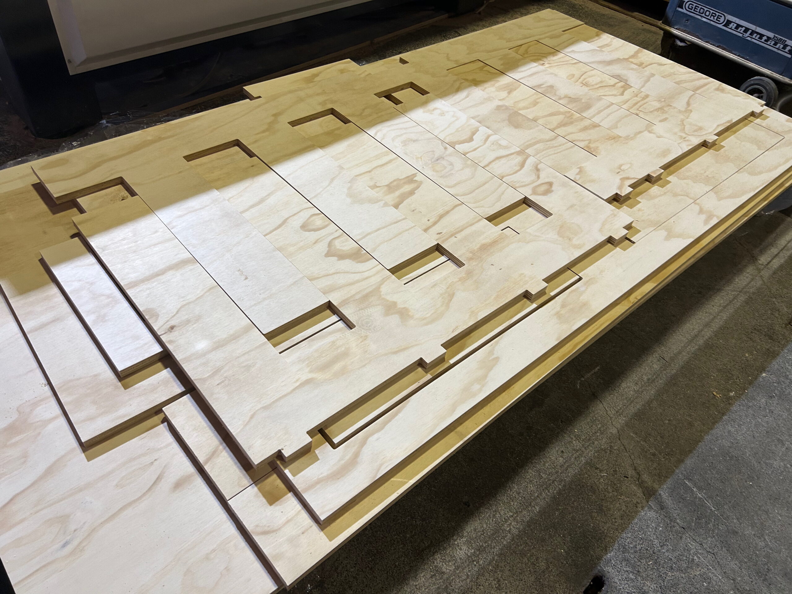 houten camper uitschuif bed op maat gemaakt op aanvraag in utrecht cnc houtbewerking